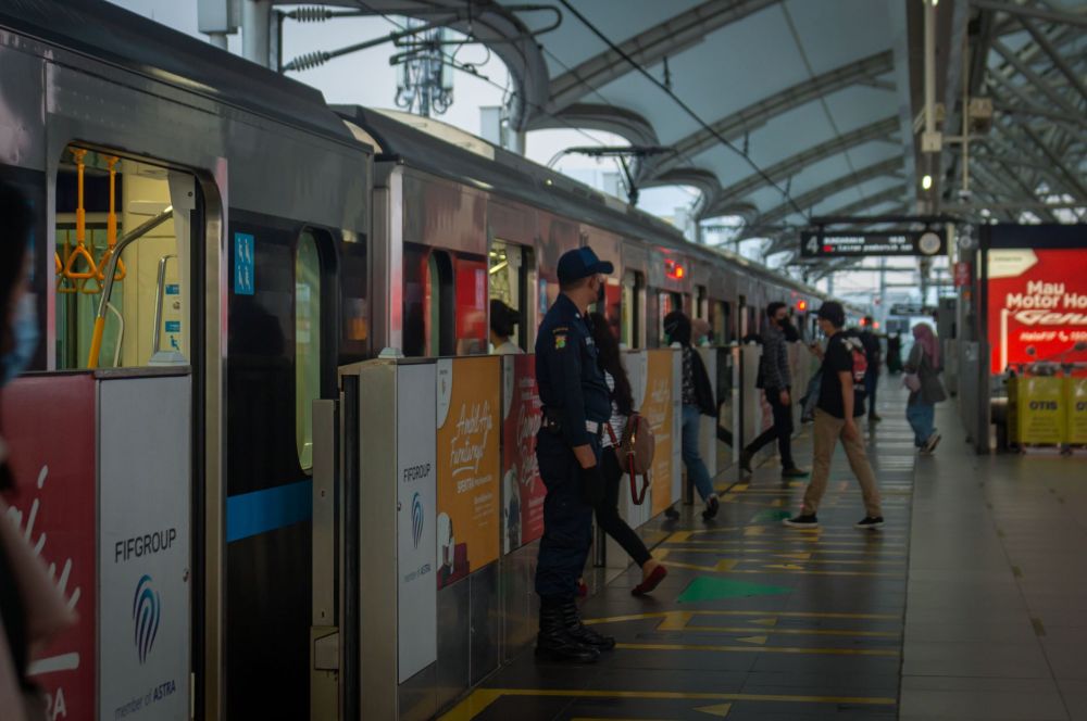 Commuters waiting on a train platform during the evening peak hour