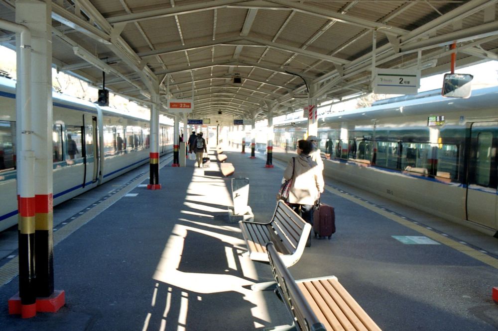 Sengkang West LRT Reopens Oct 4: What Riders Need to Know 5 Commuters waiting on a train platform during the weekday morning peak